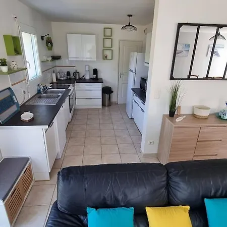 Maison De Famille Situee A Saint-molf. *