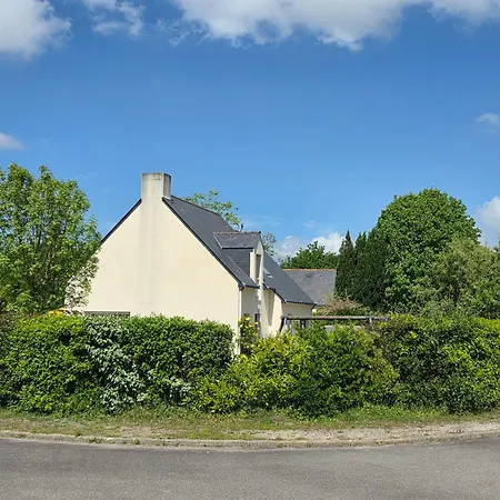 Maison De Famille Situee A Saint-molf. *