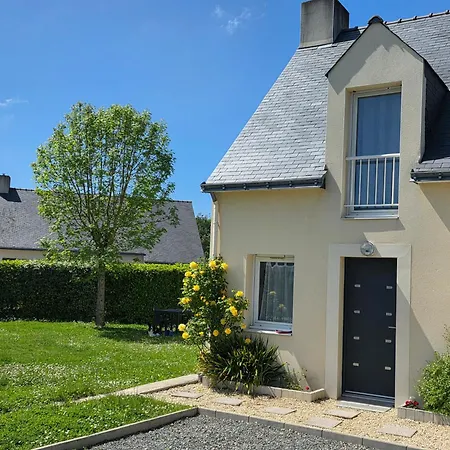 Maison De Famille Situee A Saint-molf.