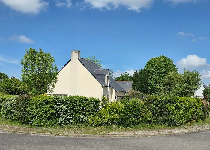 Maison De Famille Situee A Saint-molf. *